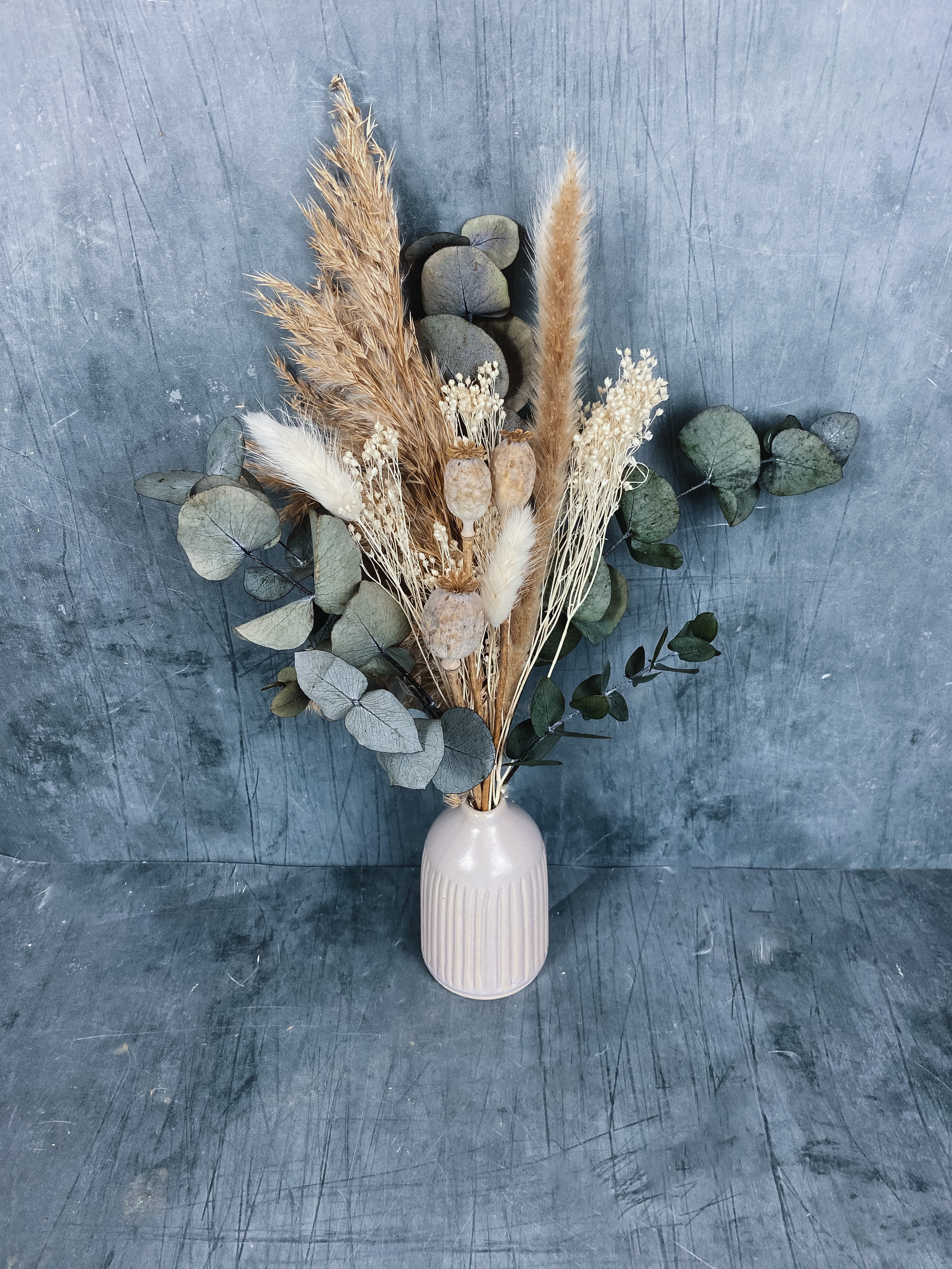 Una dried flower mini arrangement